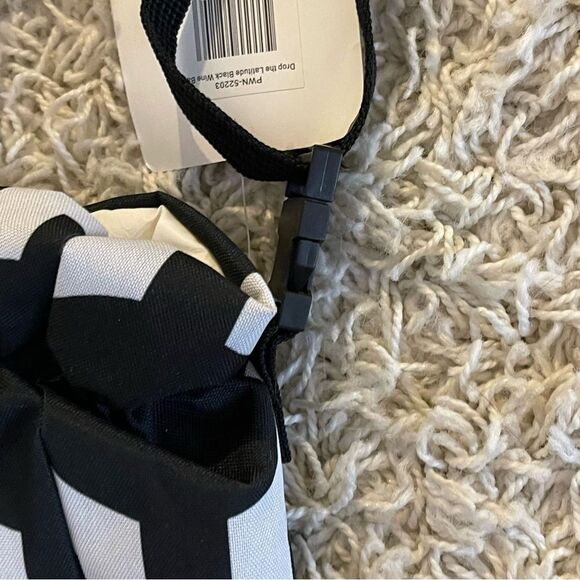 Buckhead Betties Drop the Latitude Black/White Insulated Wine Bag w/strap, NWT - Picture 6 of 10